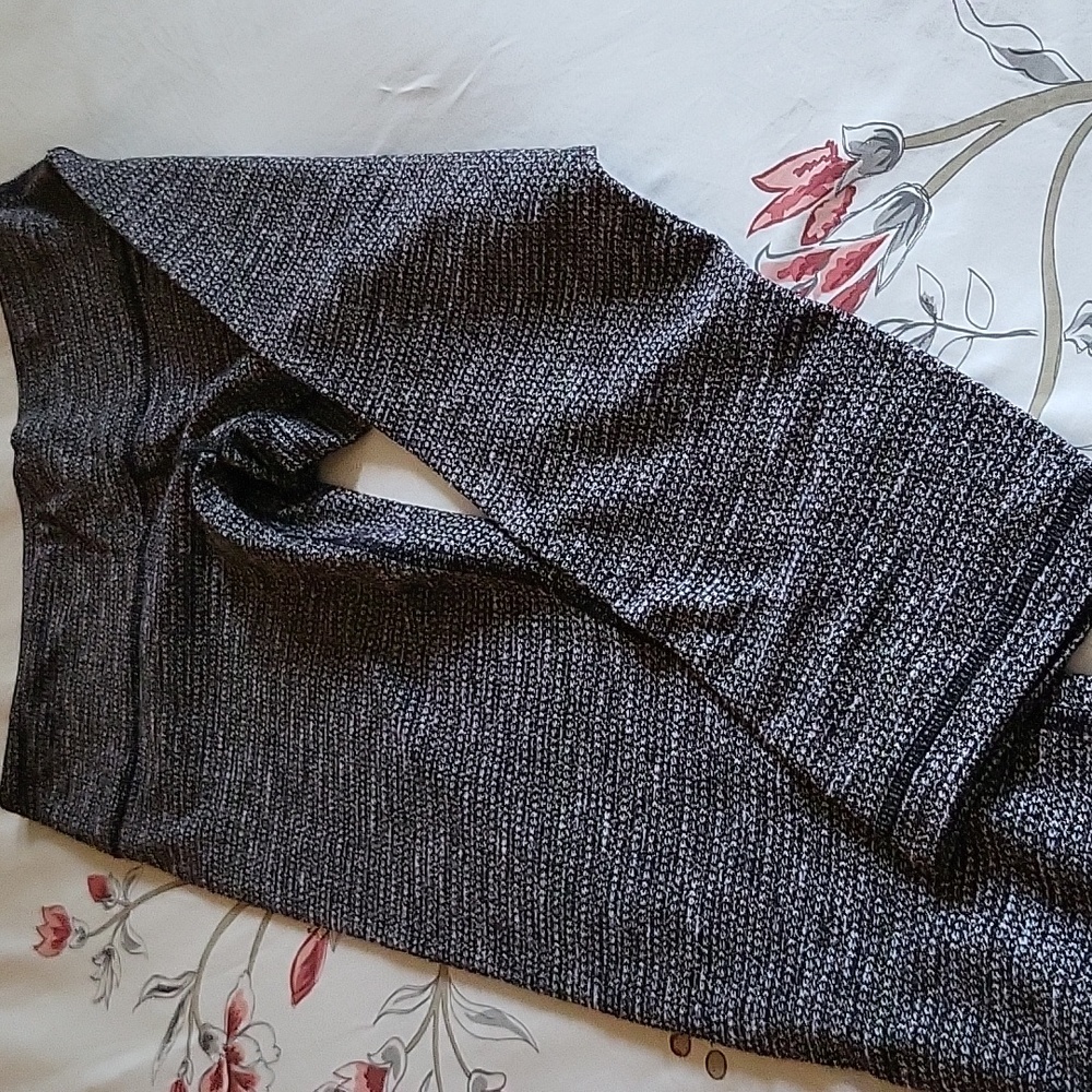 LULULEMON - Picture 3 of 6